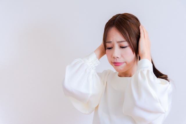 つむじの薄毛に悩む女性